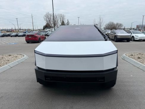 Used 2025 Tesla Cybertruck AWD Crew Cab image 3