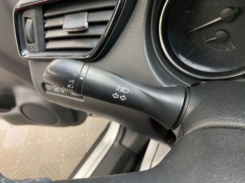 Used 2018 Nissan Rogue SV image 26