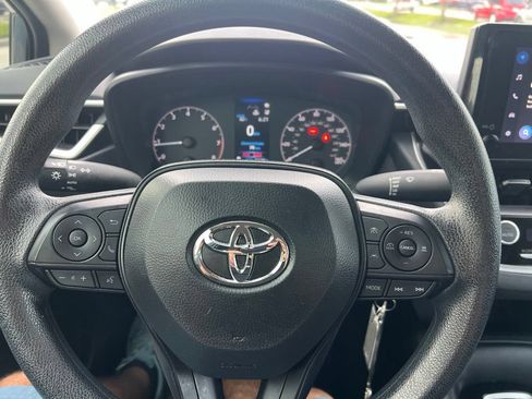 Used 2025 Toyota Corolla LE FWD image 33