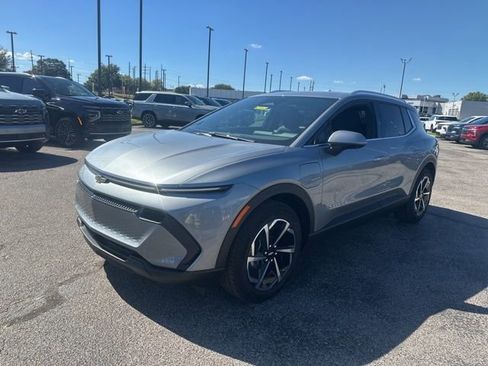 New 2026 Chevrolet Equinox EV LT image 7
