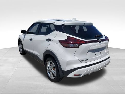 Used 2022 Nissan Kicks S FWD image 3