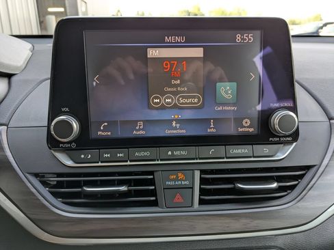 Used 2024 Nissan Altima 2.5 SV FWD image 19