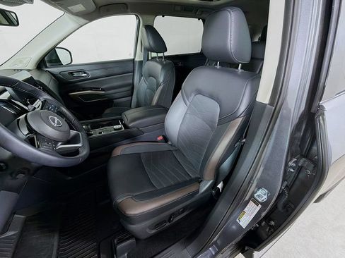 Used 2025 Nissan Pathfinder Platinum w/ Cargo Package AWD/4WD image 12