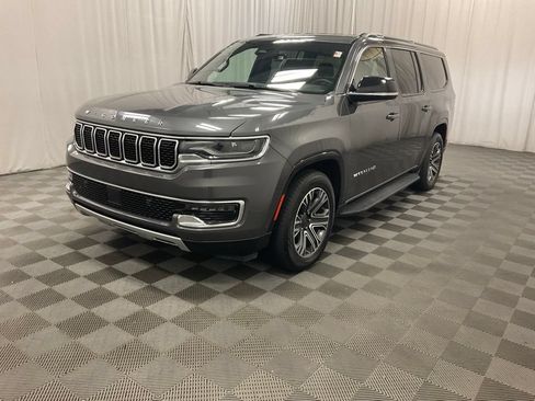 Used 2024 Jeep Wagoneer L Series II w/ Flexible Seating Group AWD/4WD image 5