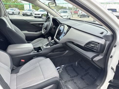 Used 2025 Subaru Outback Premium AWD/4WD image 18