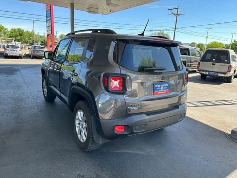 Used 2017 Jeep Renegade Latitude AWD/4WD image 8