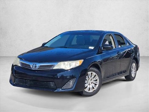 Used 2014 Toyota Camry L image 1
