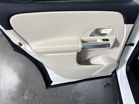 Used 2025 Mercedes-Benz GLB 250 image 26