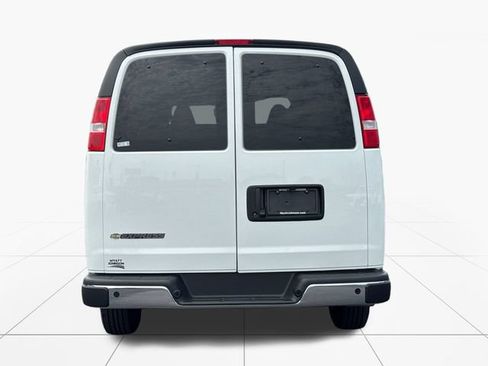 Used 2025 Chevrolet Express 3500 LT w/ LT Preferred Equipment Group RWD image 4