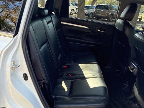 Used 2018 Toyota Highlander XLE image 7