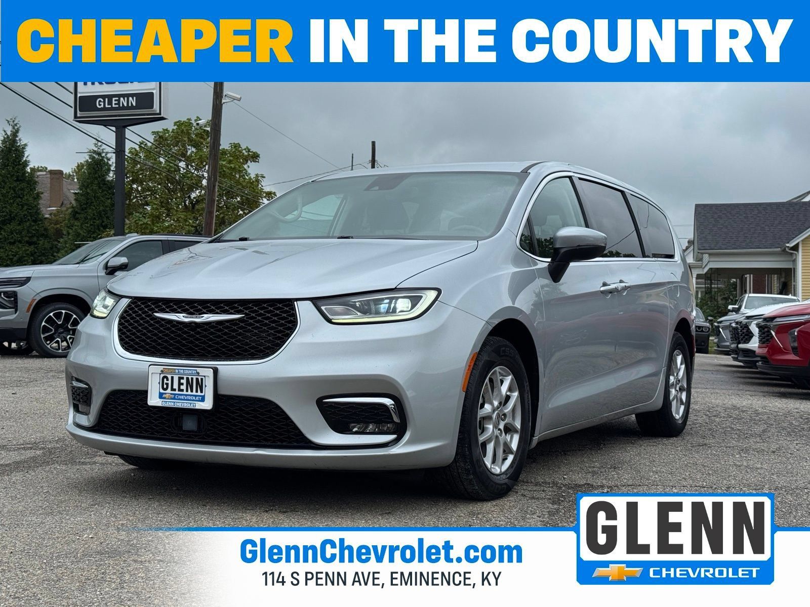 Used 2023 Chrysler Pacifica Touring-L FWD image 1