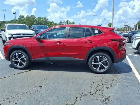 New 2026 Chevrolet Trax RS w/ Sunroof Package FWD image 6