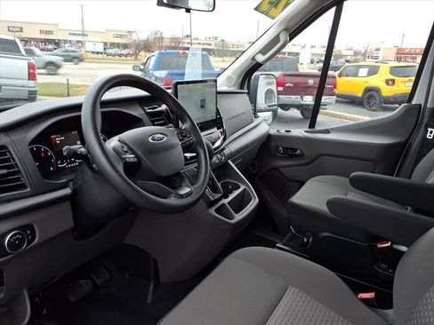 Used 2023 Ford Transit 350 XLT image 7