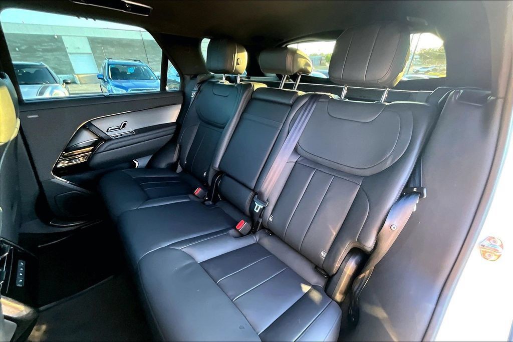 Used 2025 Land Rover Range Rover Sport SE AWD/4WD image 36
