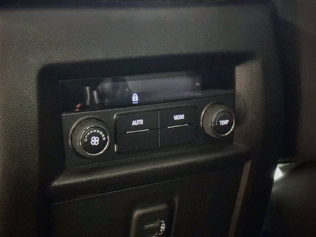 Used 2020 Chevrolet Traverse LT w/ LPO, Blackout Package FWD image 21