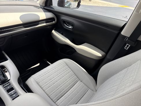 Certified 2025 Honda HR-V LX image 22