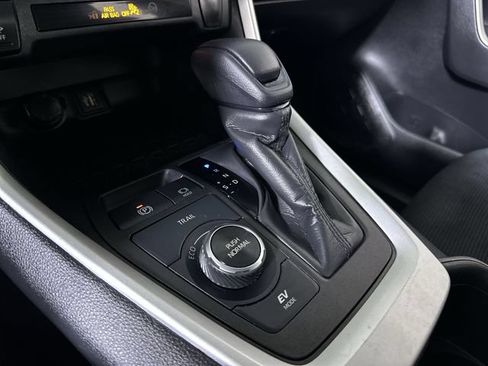 Used 2023 Toyota RAV4 LE AWD/4WD image 16
