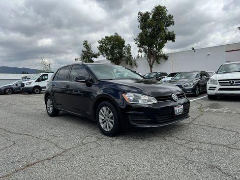 Used 2016 Volkswagen Golf S FWD image 3