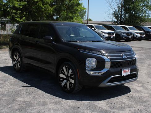 Used 2025 Mitsubishi Outlander SE AWD/4WD image 3