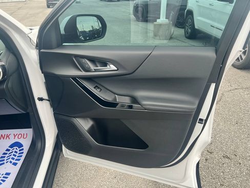 Used 2025 Chevrolet Equinox LT FWD image 40