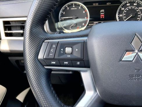 Used 2025 Mitsubishi Outlander SE AWD/4WD image 17