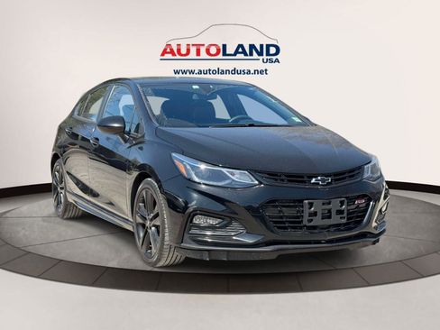 Used 2018 Chevrolet Cruze LT w/ Sun And Sound Package FWD image 2