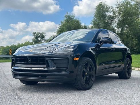 Used 2022 Porsche Macan AWD/4WD image 3
