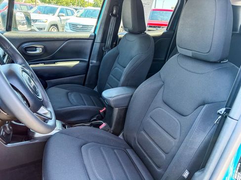 Used 2022 Jeep Renegade Latitude AWD/4WD image 16