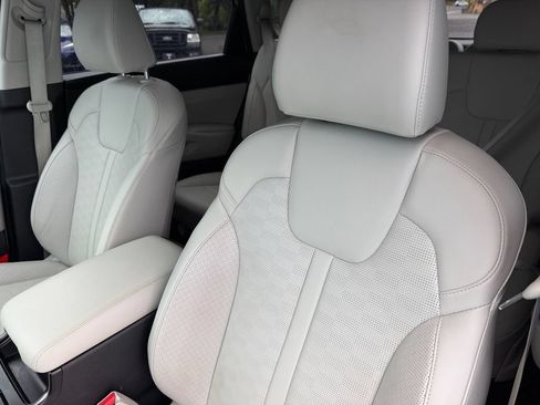 Used 2024 Kia Sorento EX w/ Panoramic Sunroof Package FWD image 13