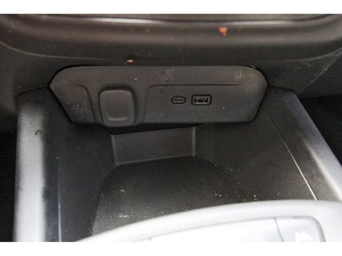 Used 2025 Chevrolet Trax LS w/ LS Convenience Package FWD image 29