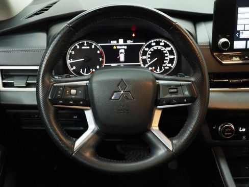 Used 2022 Mitsubishi Outlander SE AWD/4WD image 25