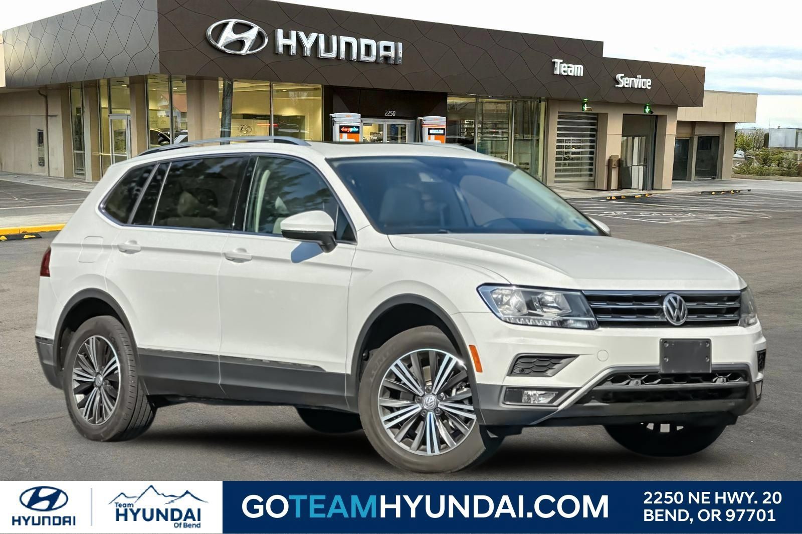 Used 2019 Volkswagen Tiguan SEL w/ 3rd Row Seat Package AWD/4WD image 1