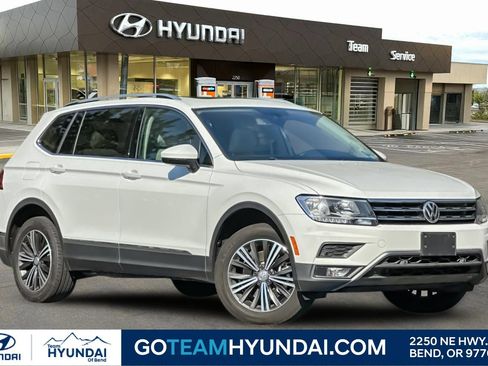 Used 2019 Volkswagen Tiguan SEL w/ 3rd Row Seat Package AWD/4WD image 1