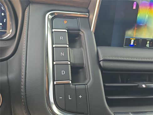 Used 2023 Chevrolet Tahoe High Country AWD/4WD image 23