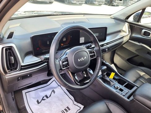Used 2024 Kia Sorento S w/ Panoramic Sunroof Package FWD image 9