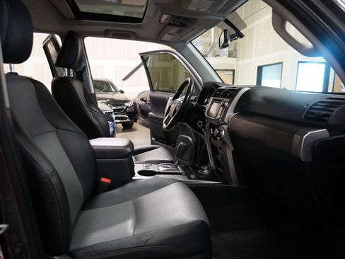 Used 2019 Toyota 4Runner SR5 Premium AWD/4WD image 10