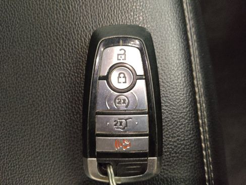 Used 2020 Ford Explorer XLT w/ Equipment Group 202A AWD/4WD image 32