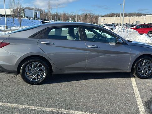 Used 2024 Hyundai Elantra SEL image 4