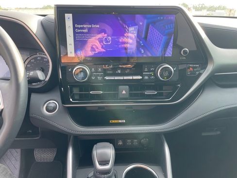 Used 2024 Toyota Highlander XLE image 15