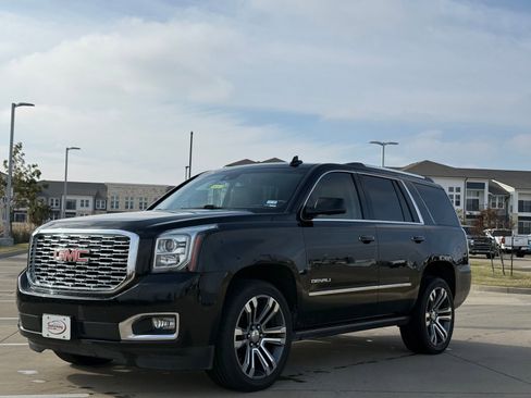 Used 2019 GMC Yukon Denali w/ Denali Ultimate Package image 3