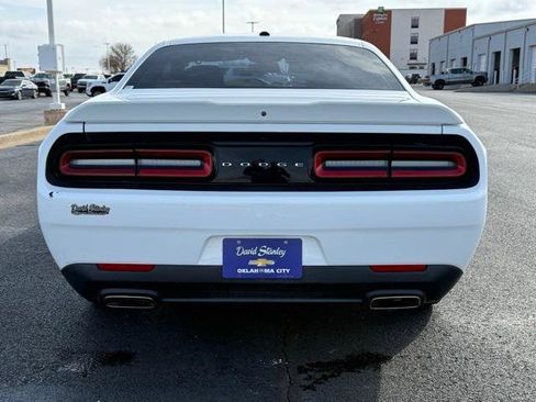 Used 2019 Dodge Challenger SXT image 11