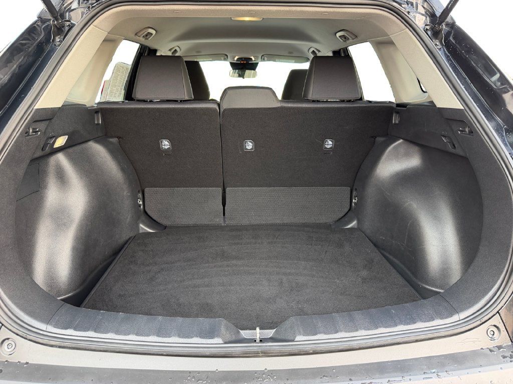 Used 2025 Toyota Corolla Cross LE FWD image 27