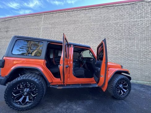 Used 2019 Jeep Wrangler Unlimited Sahara image 16