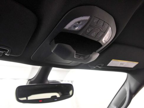 Used 2025 Chrysler Pacifica Select FWD image 28