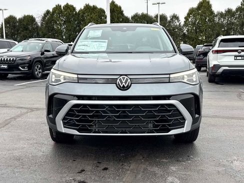 New 2026 Volkswagen Taos SEL image 2