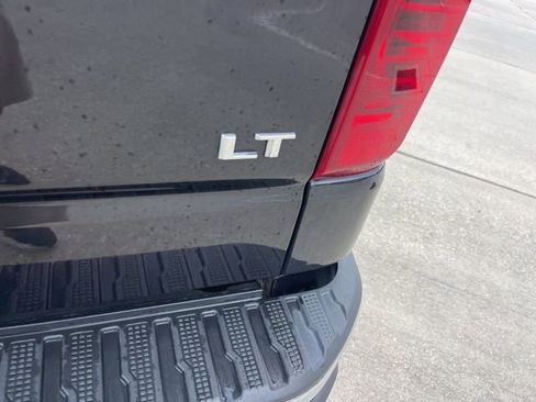 Used 2022 Chevrolet Silverado 1500 LT AWD/4WD image 9