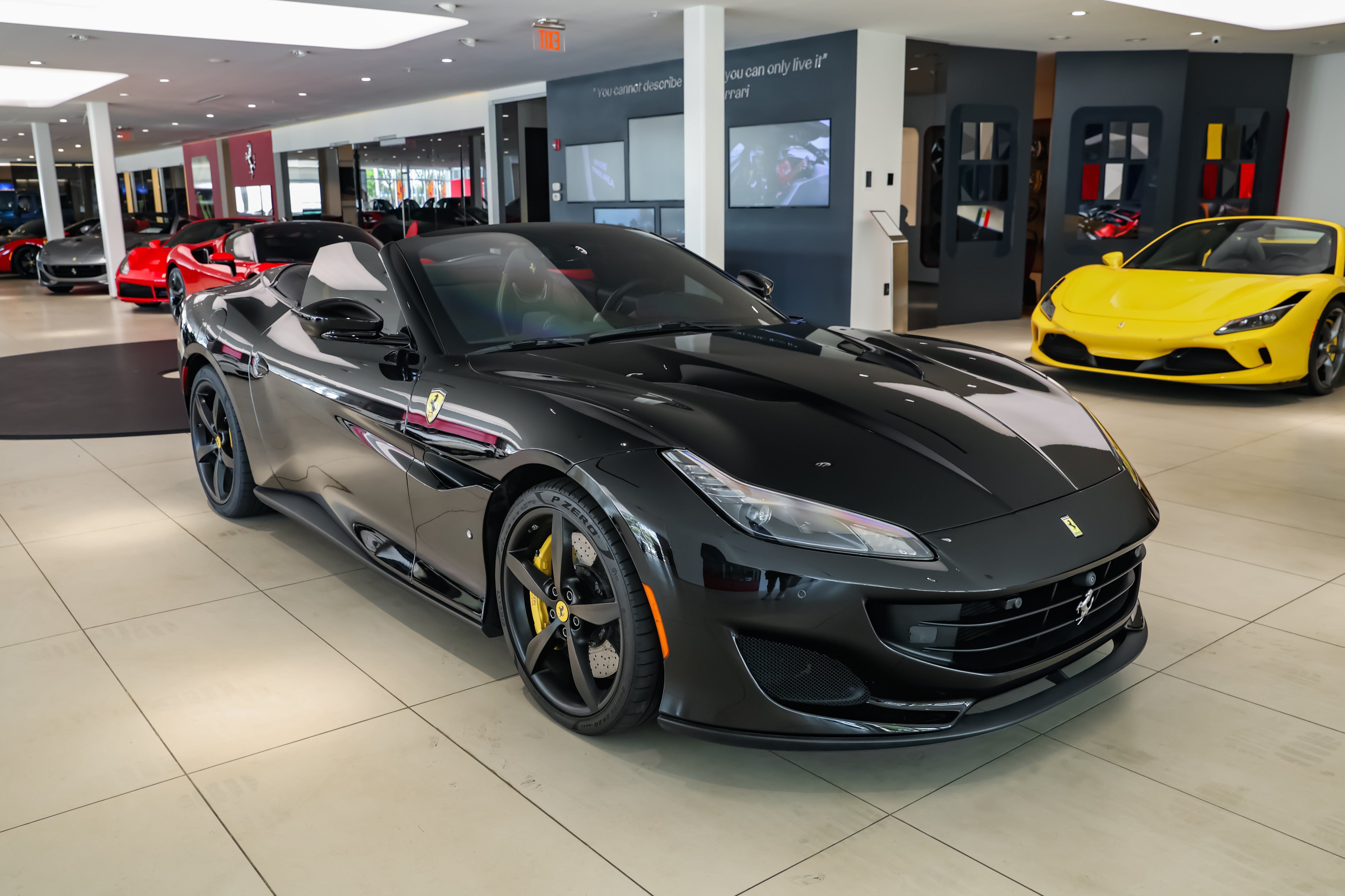 Used 2019 Ferrari Portofino RWD image 40
