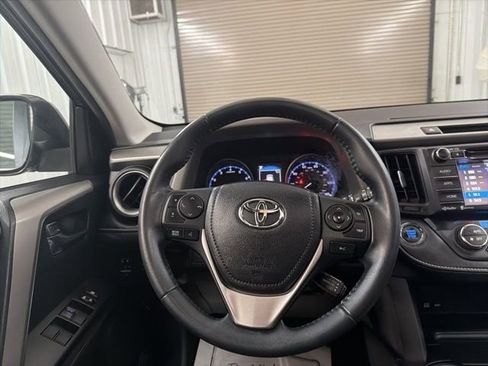 Used 2018 Toyota RAV4 XLE image 33