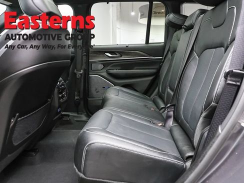 Used 2023 Jeep Grand Cherokee Overland w/ Luxury Tech Group IV AWD/4WD image 25