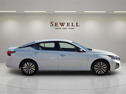 Used 2025 Nissan Altima 2.5 SV image 5